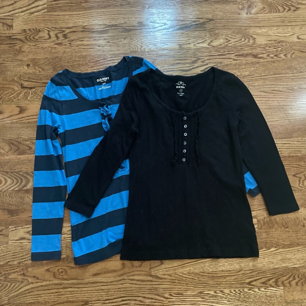 2-Old Navy Long Sleeve Tees, Size M